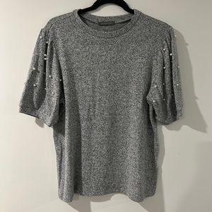 Soft blouse with pearl pouf sleeves